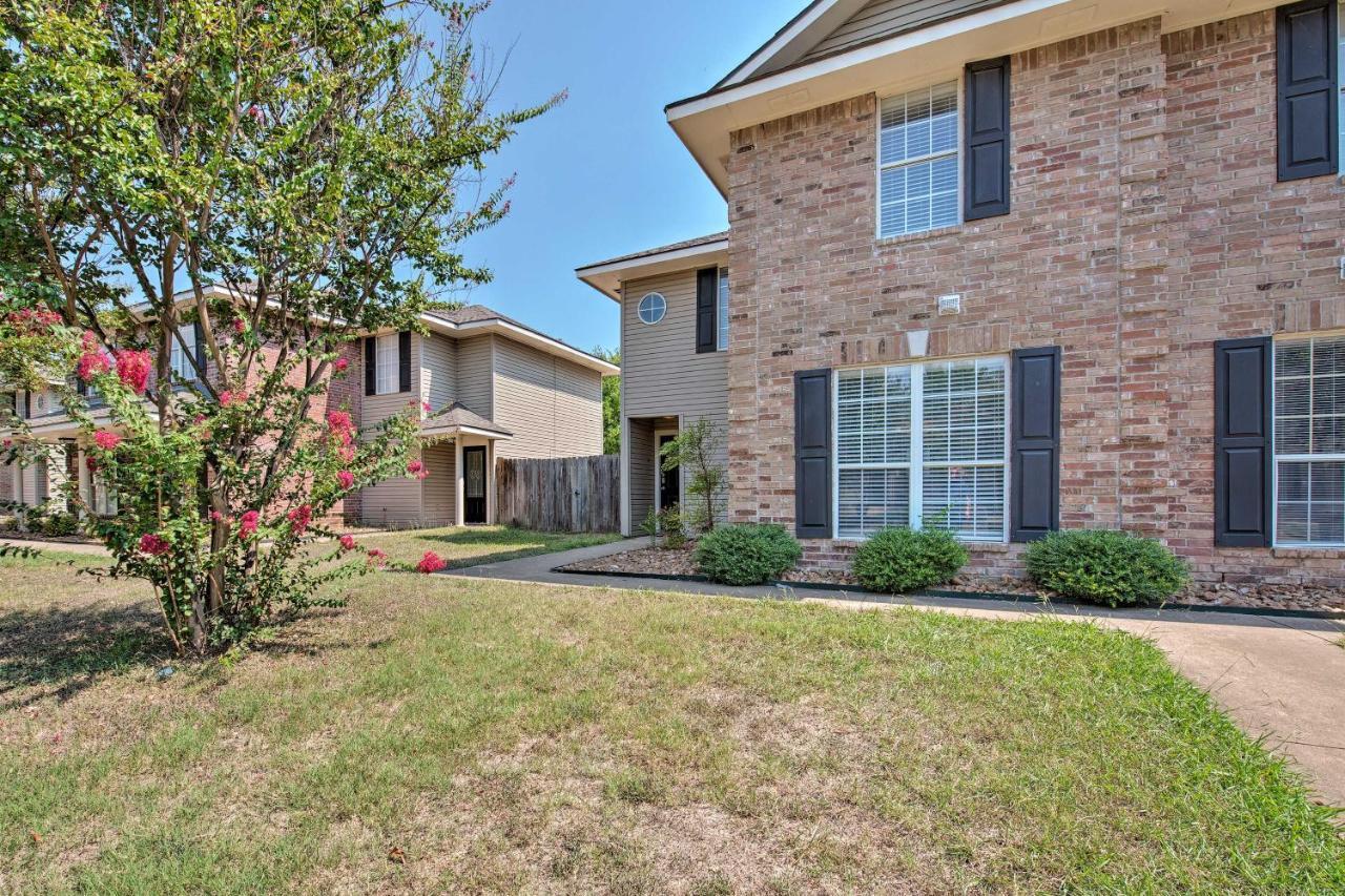 New-Aggieland Townhome W/Yard-1.4 Mi To Kyle Field College Station Exterior photo